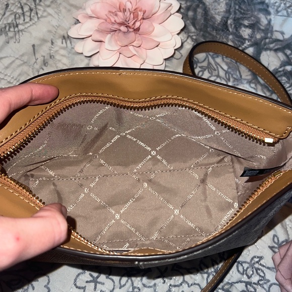 Michael Kors Jet Set Small Two Tone Logo Crossbody & Wallet Set - Picture 8 of 13